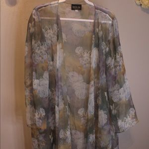 Flowy kimono